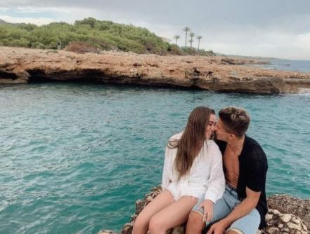 Giuliano Simeone with his girlfriend Irene Eariza at Peniscola.